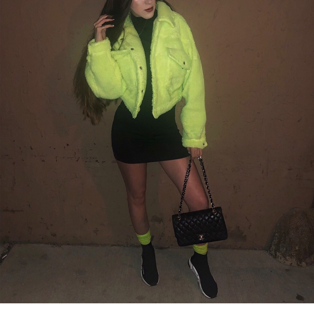 Oversized neon green jacket PRETTYLITTLETHING/ LIKE NEW WORN ONCE FOR THESE PICS